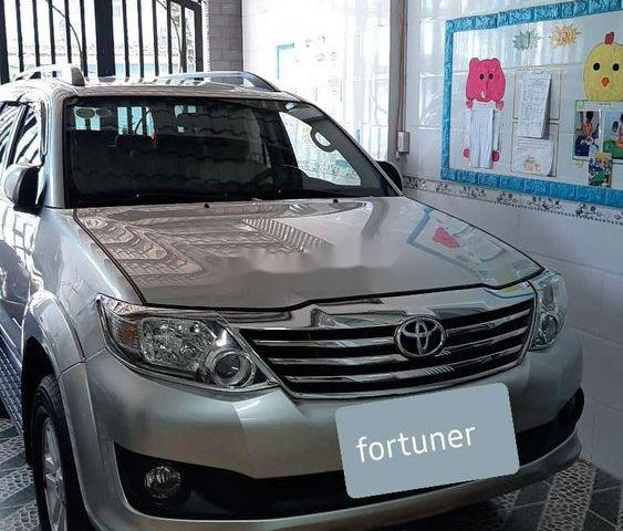 Cần bán Toyota Fortuner sản xuất năm 2014, màu bạc chính chủ