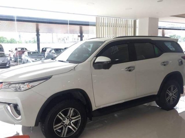 Cần bán xe Toyota Fortuner đời 2019, màu trắng0