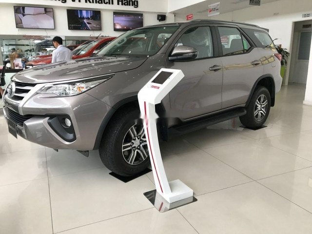 Bán Toyota Fortuner sản xuất năm 2019, màu xám0