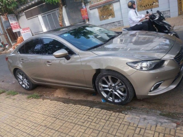 Xe Mazda 6 năm sản xuất 2015, màu vàng cát