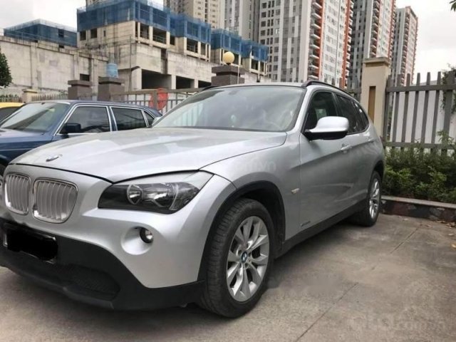 Cần bán em Bmw X1 số tự động 2010, màu xám bạc