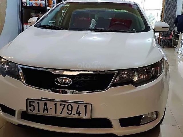 Cần bán Kia Forte đời 2011, màu trắng, số sàn 0