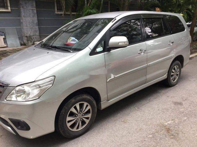 Bán Toyota Innova 2.0E đời 2016, màu bạc số sàn0