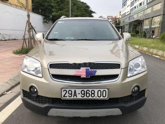 Cần bán xe Chevrolet Captiva sản xuất năm 2010, màu vàng cát, xe gia đình, giá tốt