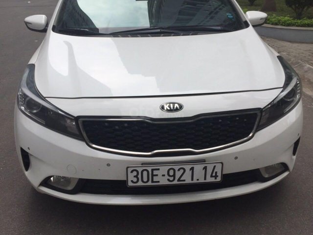 Cần bán Kia Cerato sản xuất 2017, màu trắng, nhập khẩu nguyên chiếc, giá 586 triệu đồng