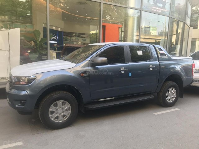 Bán Ford Ranger XLS 2.2 số sàn, nhập khẩu 2019, khuyến mại lớn