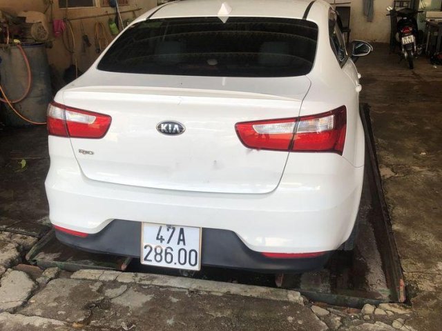 Bán xe Kia Rio 2015, màu trắng chính chủ, giá 398tr0