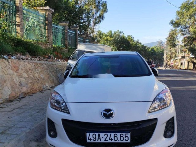 Cần bán gấp Mazda 3 sản xuất năm 2014, màu trắng xe gia đình