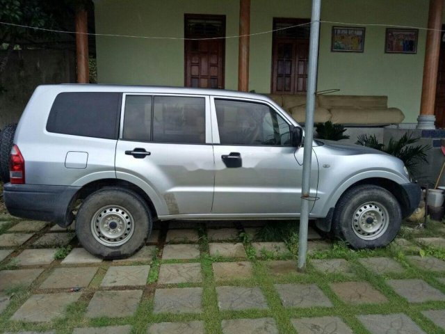 Cần bán gấp Mitsubishi Pajero sản xuất năm 2004, màu bạc, xe nhập0