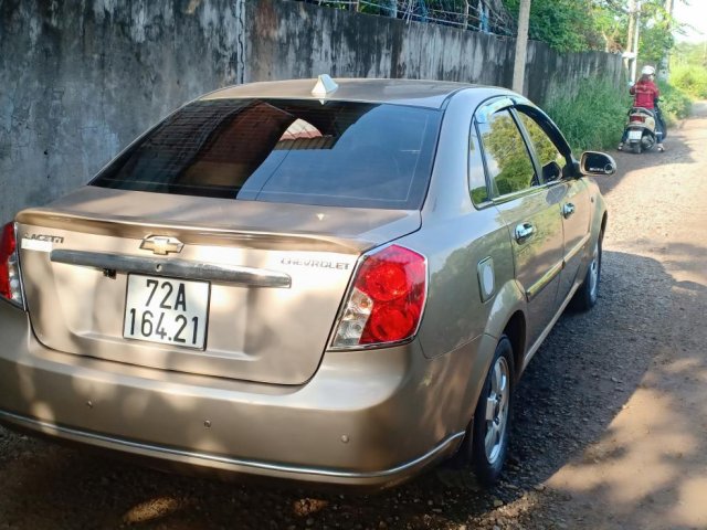 Bán xe Daewoo Lacetti đời 2011, màu vàng còn mới