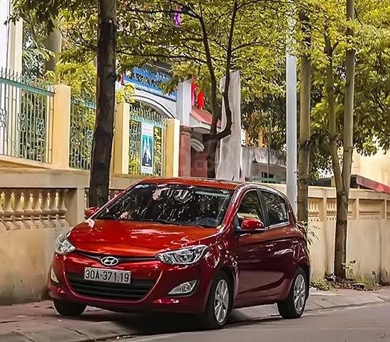 Cần bán Hyundai i20 sản xuất năm 2014, màu đỏ, nhập khẩu nguyên chiếc, chính chủ0