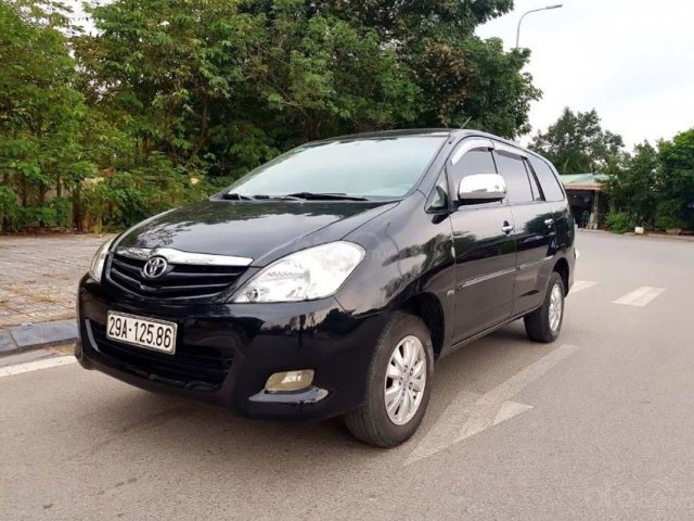 Cần bán Toyota Innova MT sản xuất năm 2011, màu đen, số sàn 