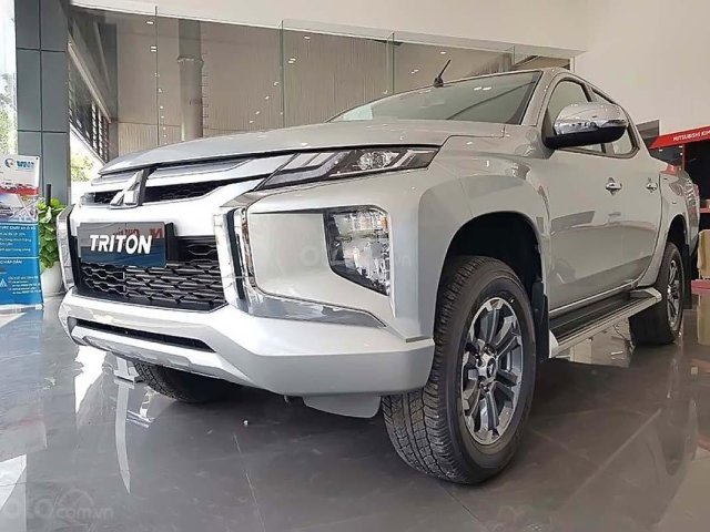 Bán Mitsubishi Triton 4x2 AT đời 2019, màu bạc, nhập khẩu