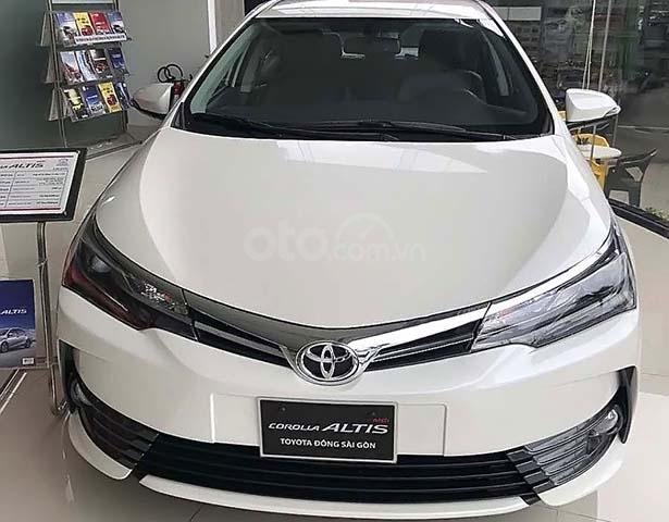 Bán ô tô Toyota Corolla Altis 2.0V 2019, màu trắng