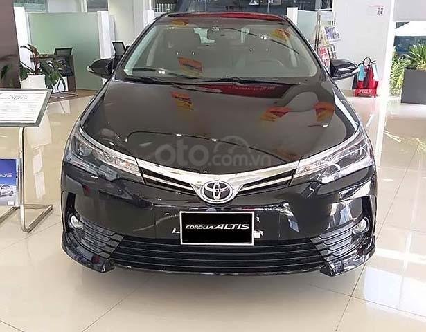 Bán Toyota Corolla Altis 2.0V AT sản xuất năm 2019, màu đen, 912 triệu