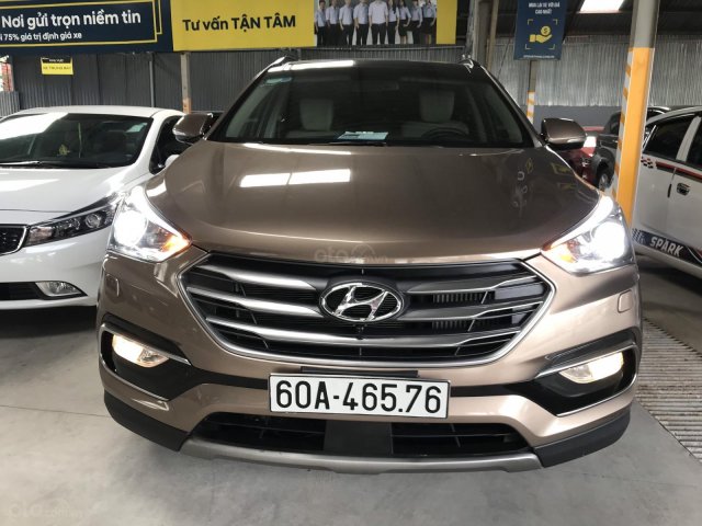 Bán Hyundai SantaFe 4WD 2.2AT máy dầu, số tự động, 2 cầu, màu nâu, sản xuất 2018, đi 24000km0