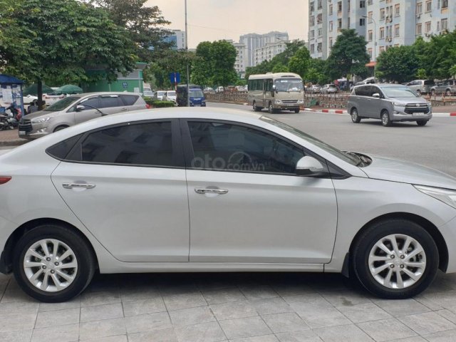 Xe Hyundai Accent đời 2018, màu bạc, ít sử dụng, giá 490 triệu đồng