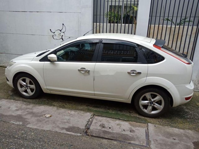 Bán Ford Focus đời 2011, màu trắng số tự động