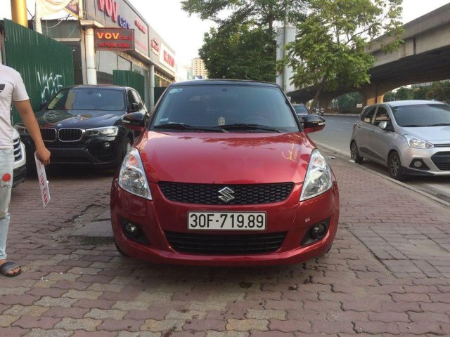 Cần bán xe Suzuki Swift đời 2017, hai màu giá cạnh tranh