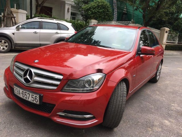 Cần bán xe Mercedes C200 sản xuất 2012, màu đỏ chính chủ, giá tốt