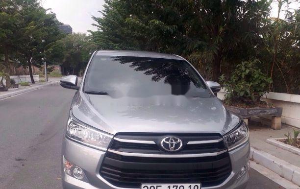 Bán xe Toyota Innova 2018, màu bạc chính chủ