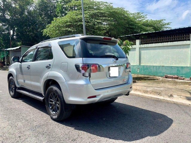 Bán xe Toyota Fortuner sản xuất năm 2016, màu bạc số sàn