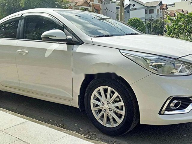 Cần bán gấp Hyundai Accent năm sản xuất 2018, màu trắng, nhập khẩu   0