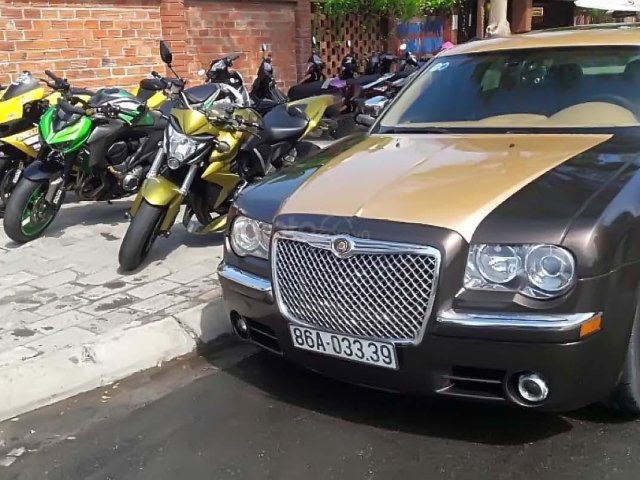 Bán Chrysler 300C 2009, màu nâu, xe nhập, giá tốt0