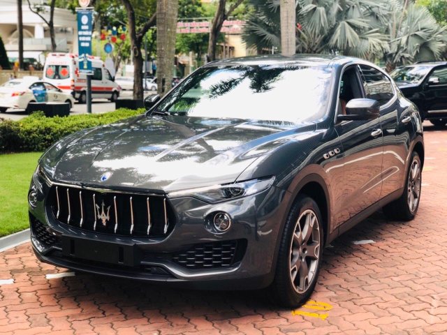 Bán ô tô Maserati Levante model 2018 - xe 2017, màu đen, xanh, trắng nhập khẩu nguyên chiếc0