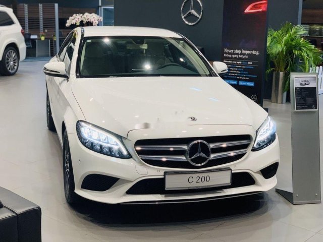 Bán Mercedes sản xuất năm 2019, màu trắng, bản C200