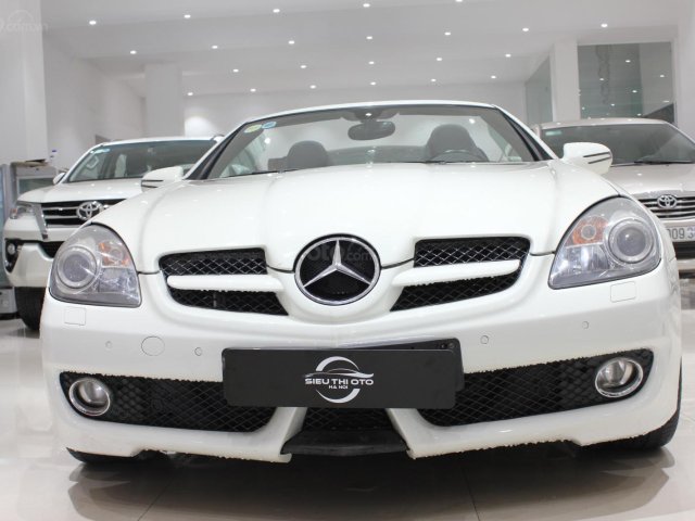 Mercedes SLK 200 sx 2009, mui trần, màu trắng, biển thành phố