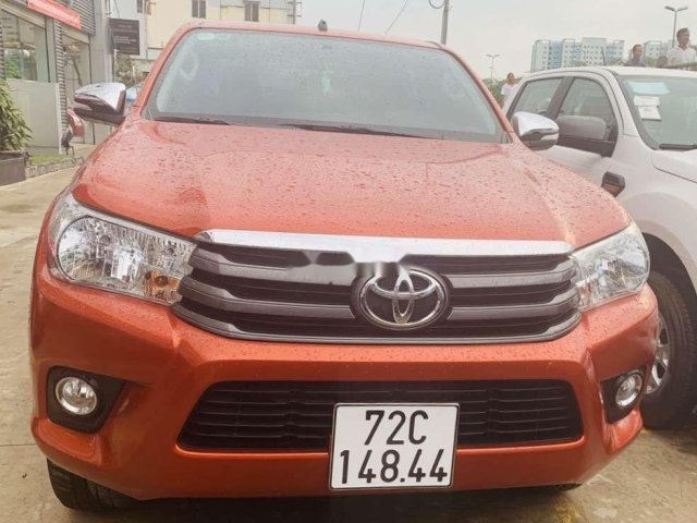 Bán Toyota Hilux năm 2017, màu đen, xe còn mới