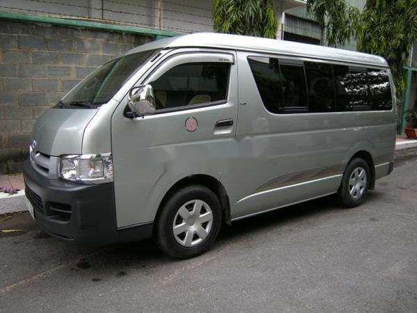 Bán Toyota Hiace 2010, màu bạc, nhập khẩu số sàn, giá tốt