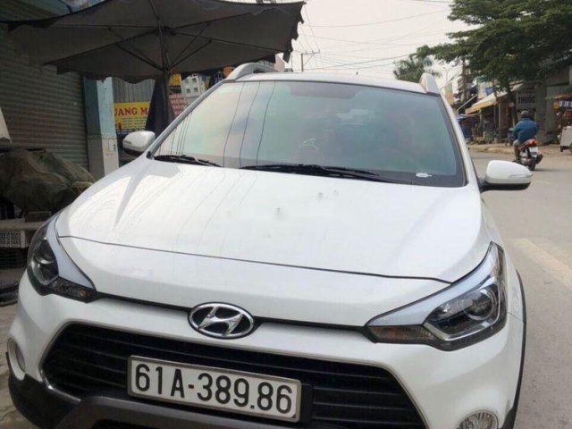 Bán xe Hyundai i20 sản xuất năm 2017, màu trắng, xe nhập còn mới, giá tốt