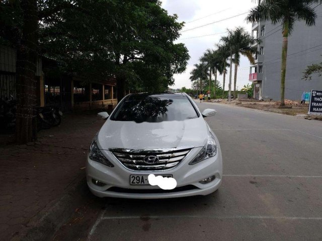 Cần bán xe Hyundai Sonata sản xuất năm 2011, giá cạnh tranh, còn nguyên bản