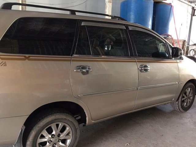 Cần bán gấp Toyota Innova đời 2006, màu xám, còn nguyên bản0