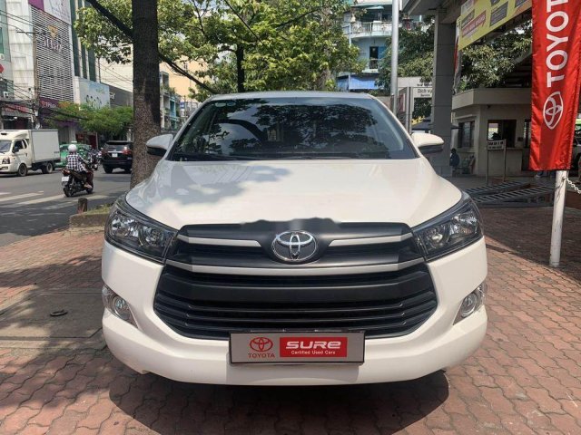 Cần bán Toyota Innova  2.0E MT đời 2018, màu trắng số sàn