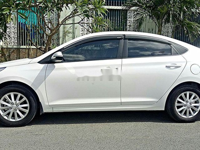 Bán ô tô Hyundai Accent năm sản xuất 2018, màu trắng, nhập khẩu, số sàn giá tốt0