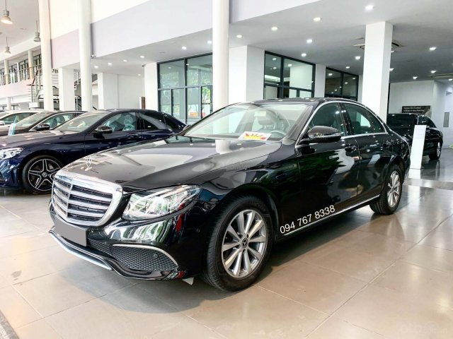 Bán gấp Mercedes E200 2019 màu đen chạy lướt cực mới0