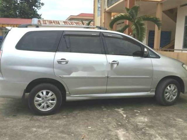 Cần bán Toyota Innova đời 2009, màu bạc còn nguyên bản