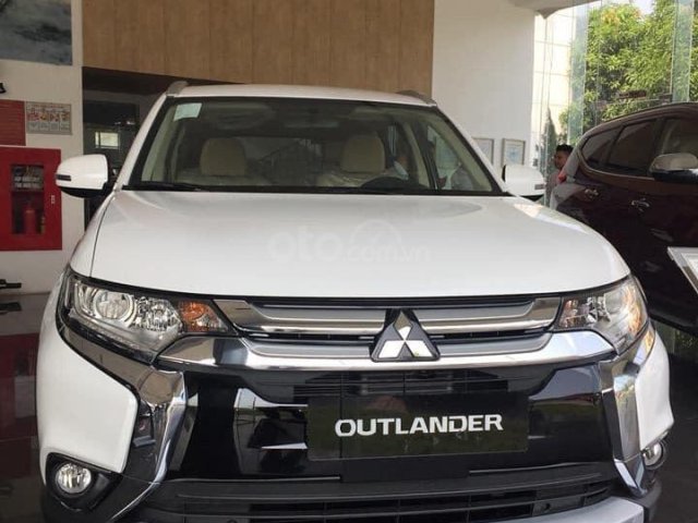 Bán Mitsubishi Outlander 2.4 CVT Premium đời 2019, màu trắng, giá cực kỳ ưu đãi - Mitsubishi Quảng Ninh