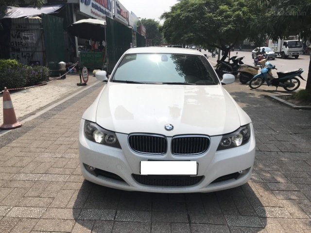 Bán xe BMW 325i sản xuất năm 2010, màu trắng, nhập khẩu0