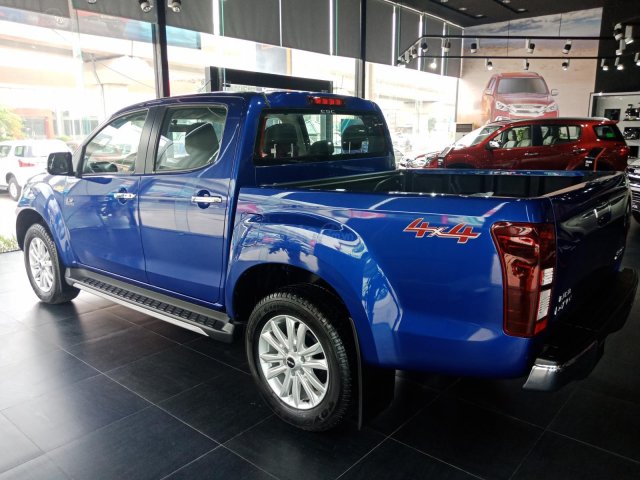 Xe Isuzu Dmax 1.9 4X4 MT 2018, KM nắp thùng chính hãng