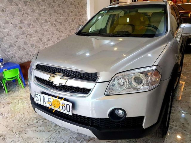 Cần bán gấp Chevrolet Captiva 2010, màu bạc số sàn, giá tốt