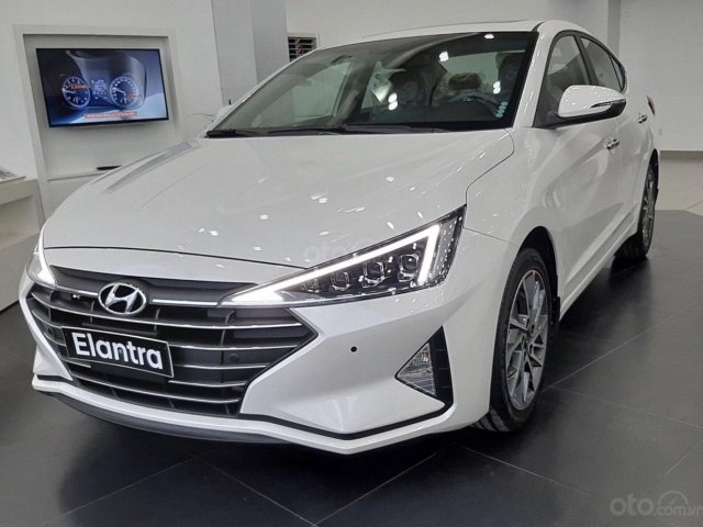 Hyundai Elantra số tự động, có sẵn, giao ngay, đủ màu, khuyến mãi lớn