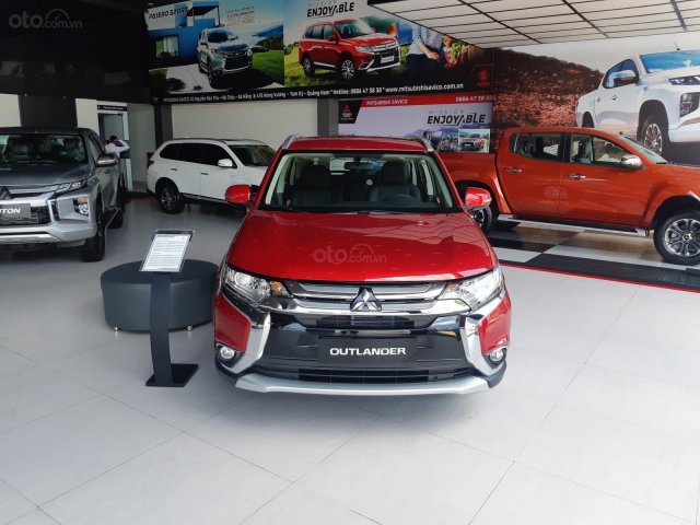 Hỗ trợ giao xe nhanh toàn quốc chiếc xe Mitsubishi Outlander 2.0 CVT, sản xuất 2019, màu đỏ0