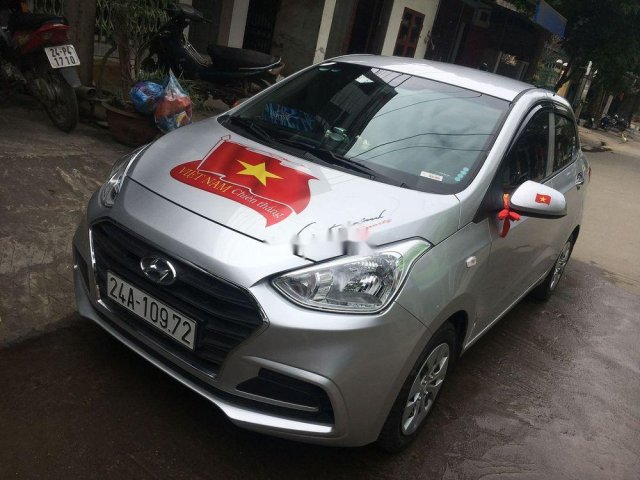 Cần bán xe Hyundai Grand i10 1.2 MT sản xuất năm 2018, màu bạc, nhập khẩu, giá tốt0