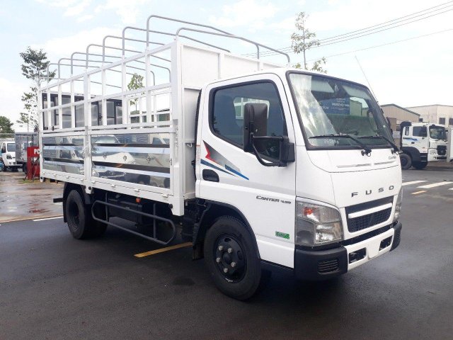 Xe tải Fuso Canter Mitsubishi 4.99 tải trọng 2.1 tấn 2019, hỗ trợ trả góp tặng 1000 lít dầu0