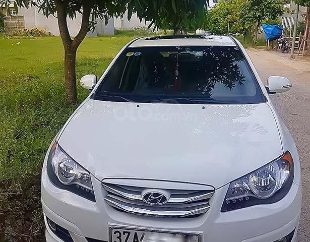 Cần bán Hyundai Avante đời 2011, màu trắng chính chủ