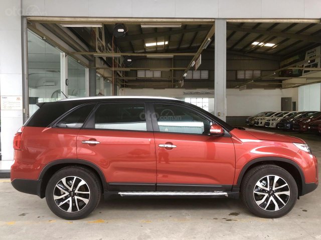 Bán Kia Sorento, trả trước 227 triệu lăn bánh